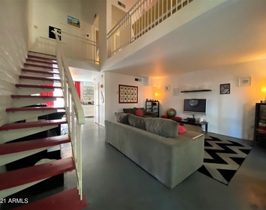 6925 E 4th Street - Photo Thumbnail 11