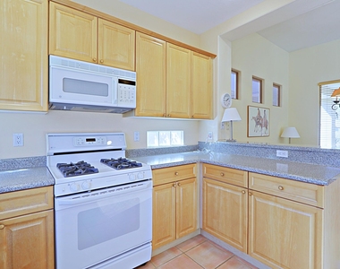 6803 E Eagle Feather Road - Photo Thumbnail 9