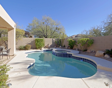 6803 E Eagle Feather Road - Photo Thumbnail 31