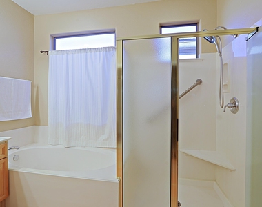 6803 E Eagle Feather Road - Photo Thumbnail 15
