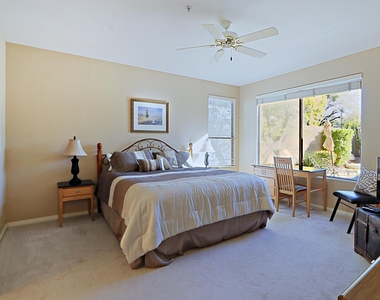 6803 E Eagle Feather Road - Photo Thumbnail 12
