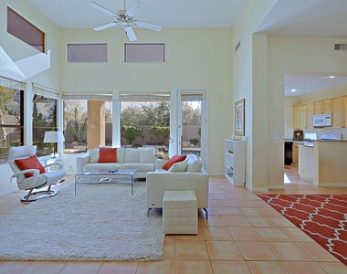 6803 E Eagle Feather Road - Photo Thumbnail 4