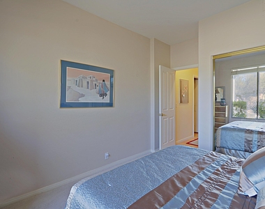 6803 E Eagle Feather Road - Photo Thumbnail 17