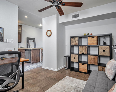 7318 E Palo Verde Drive - Photo Thumbnail 5
