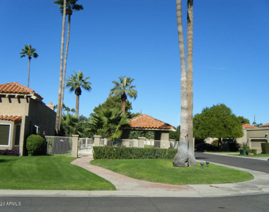 7318 E Palo Verde Drive - Photo Thumbnail 17