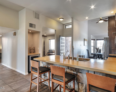 7318 E Palo Verde Drive - Photo Thumbnail 2