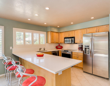 924 N 86th Way - Photo Thumbnail 11
