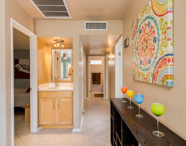 924 N 86th Way - Photo Thumbnail 14