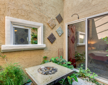 924 N 86th Way - Photo Thumbnail 9