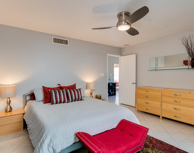 924 N 86th Way - Photo Thumbnail 15