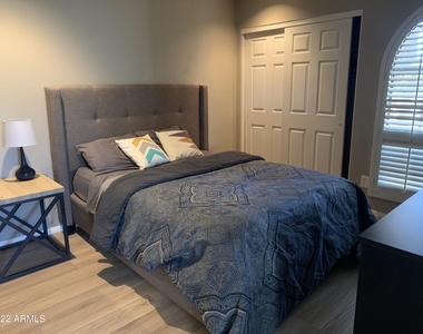 6002 E Beck Lane - Photo Thumbnail 21