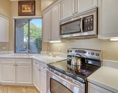 33571 N 70th Way - Photo Thumbnail 12