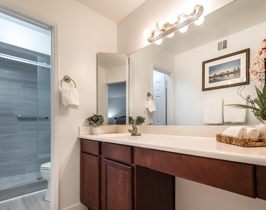 8787 E Mountain View Road - Photo Thumbnail 23