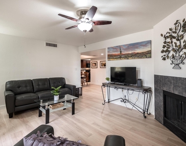 8787 E Mountain View Road - Photo Thumbnail 6
