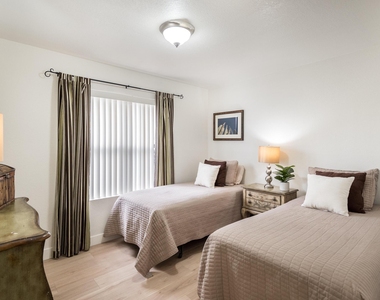 8787 E Mountain View Road - Photo Thumbnail 24