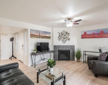 8787 E Mountain View Road - Photo Thumbnail 4
