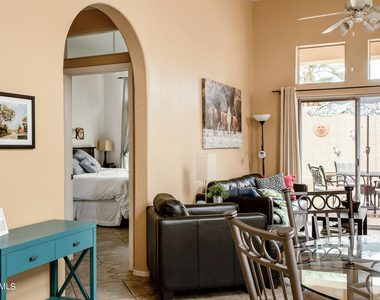 1136 E Hiddenview Drive - Photo Thumbnail 7