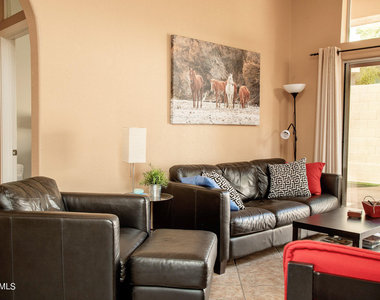 1136 E Hiddenview Drive - Photo Thumbnail 6