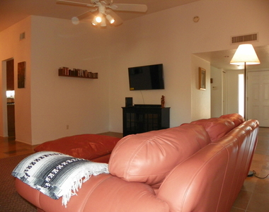 6032 N 77th Place - Photo Thumbnail 8