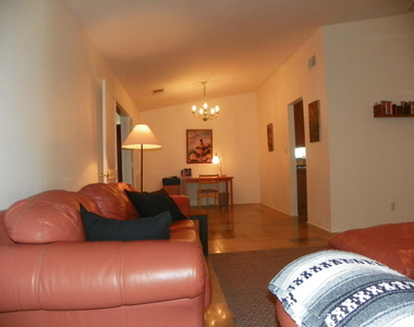 6032 N 77th Place - Photo Thumbnail 9