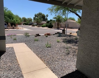 6032 N 77th Place - Photo Thumbnail 4
