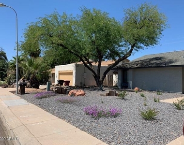 6032 N 77th Place - Photo Thumbnail 1
