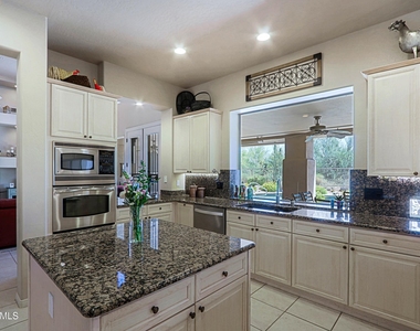 6469 E Amber Sun Drive - Photo Thumbnail 8