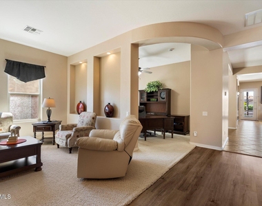 743 E Torrey Pines Place - Photo Thumbnail 16