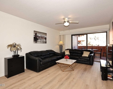 12212 N Paradise Village Parkway S - Photo Thumbnail 6