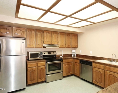 12212 N Paradise Village Parkway S - Photo Thumbnail 26