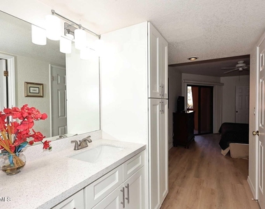 12212 N Paradise Village Parkway S - Photo Thumbnail 17
