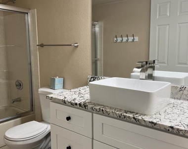 12212 N Paradise Village Parkway S - Photo Thumbnail 14
