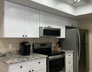 12212 N Paradise Village Parkway S - Photo Thumbnail 3
