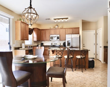 4212 E Vest Avenue - Photo Thumbnail 2