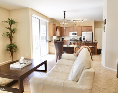 4212 E Vest Avenue - Photo Thumbnail 7