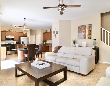 4212 E Vest Avenue - Photo Thumbnail 10