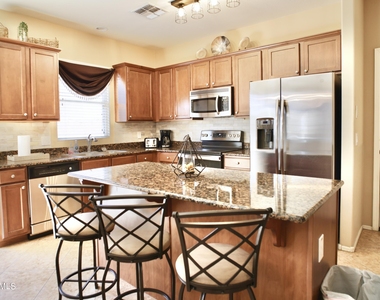 4212 E Vest Avenue - Photo Thumbnail 8