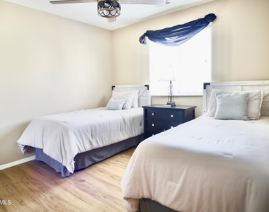4212 E Vest Avenue - Photo Thumbnail 15
