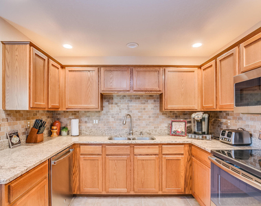 16801 N 94th Street - Photo Thumbnail 6