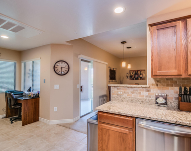 16801 N 94th Street - Photo Thumbnail 5