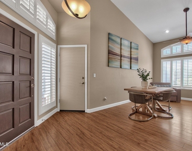 1138 E Amberwood Drive - Photo Thumbnail 12