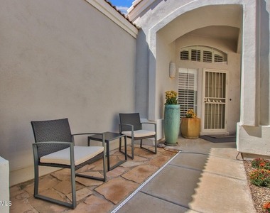 1138 E Amberwood Drive - Photo Thumbnail 3
