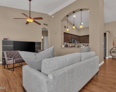 1138 E Amberwood Drive - Photo Thumbnail 15