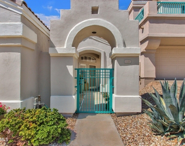 1138 E Amberwood Drive - Photo Thumbnail 2