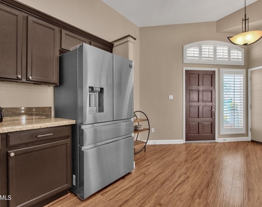 1138 E Amberwood Drive - Photo Thumbnail 11