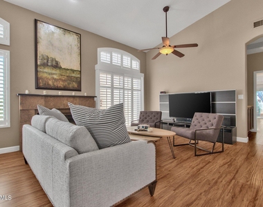 1138 E Amberwood Drive - Photo Thumbnail 14