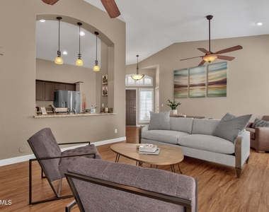 1138 E Amberwood Drive - Photo Thumbnail 17