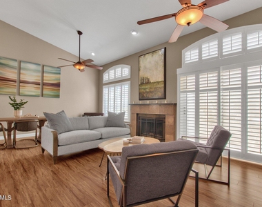 1138 E Amberwood Drive - Photo Thumbnail 16