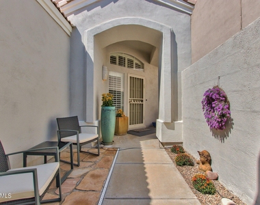 1138 E Amberwood Drive - Photo Thumbnail 4