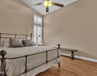 1138 E Amberwood Drive - Photo Thumbnail 25